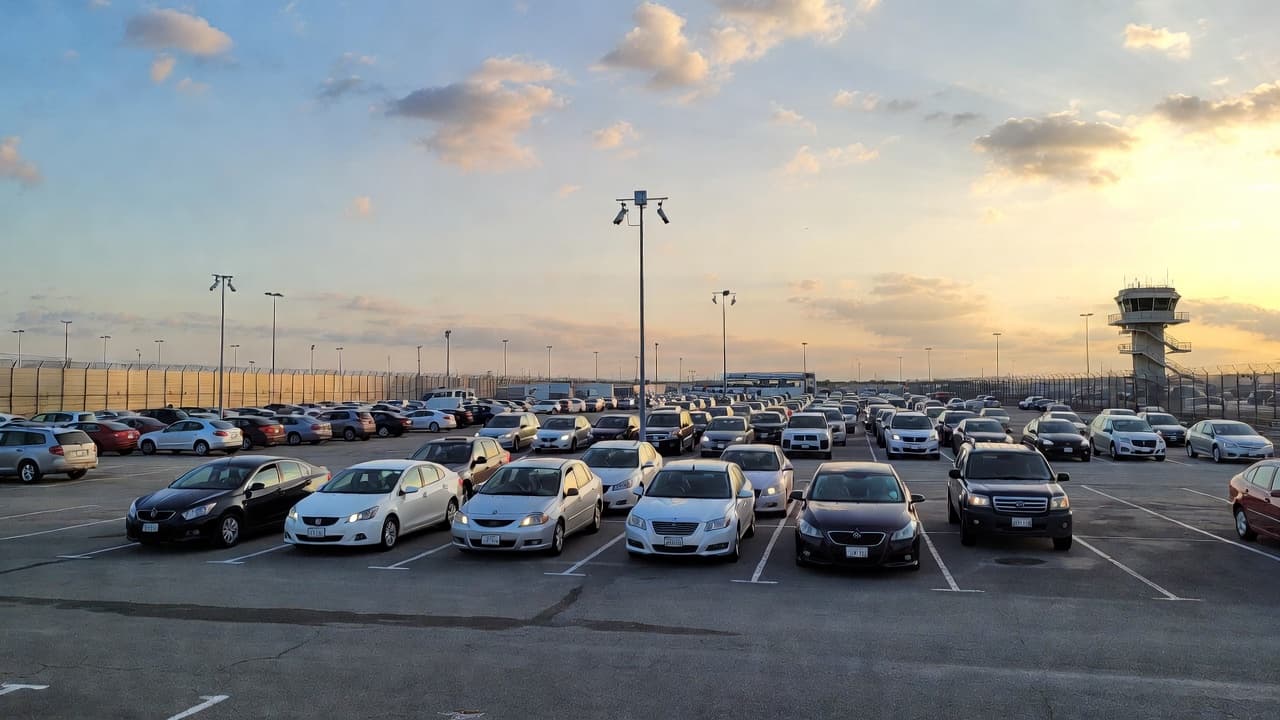 Sicherer Parkplatz in Flughafennähe